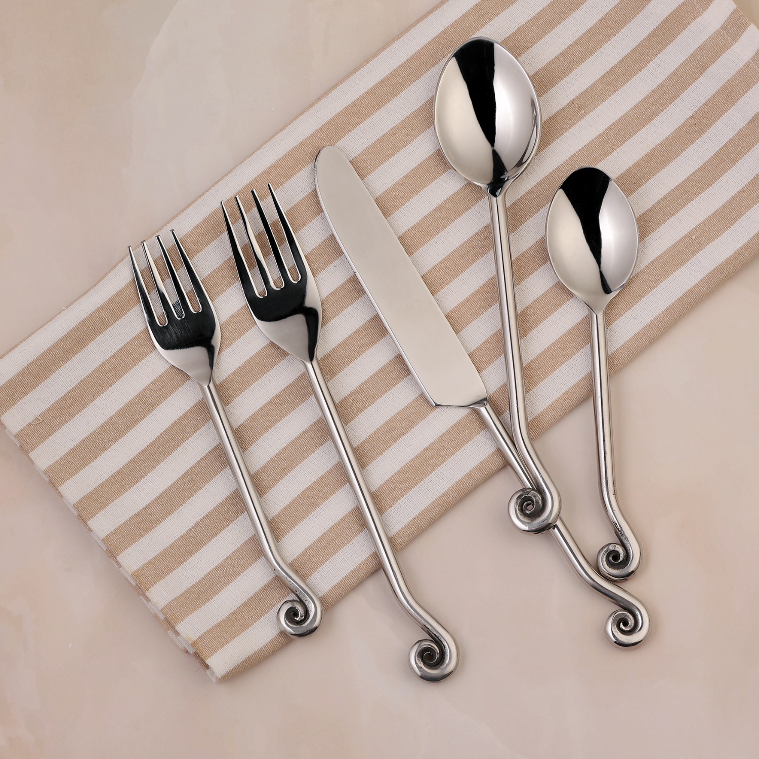 Swirl Flatware Set — Set of 20 Table Setting for 4